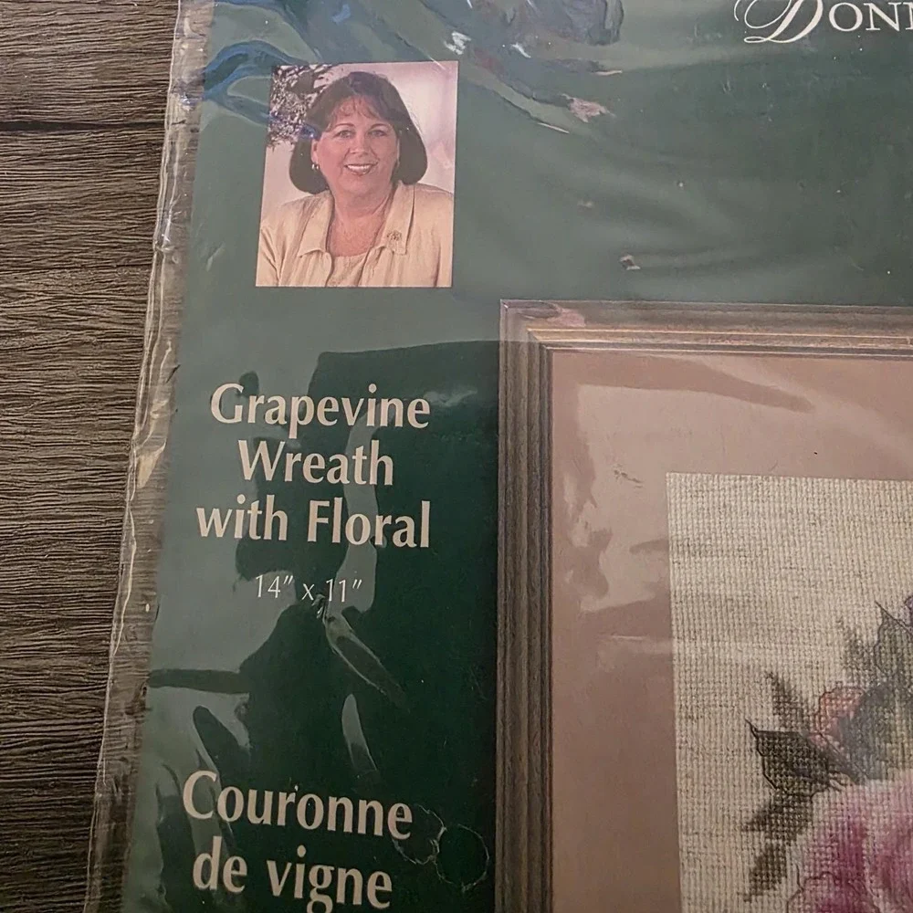 VTG Bucilla Grapevine  Wreath Floral Heart  Counted Cross Stitch Kit 43092 14x11
